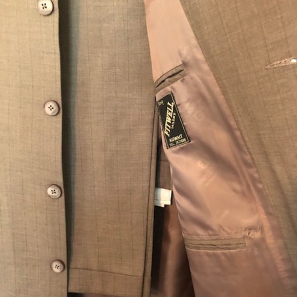 Two Tailor made suits - Picture 3 of 6